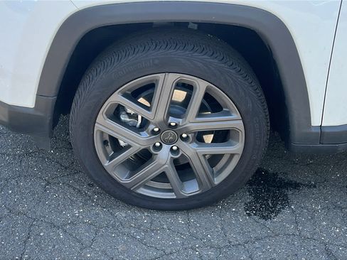New 2026 Jeep Compass Latitude w/ Sun and Sound Group AWD/4WD image 8