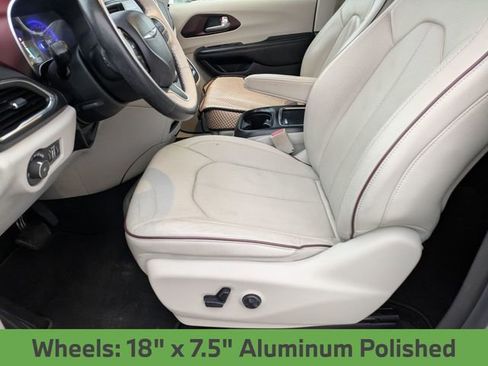 Used 2019 Chrysler Pacifica Limited image 14