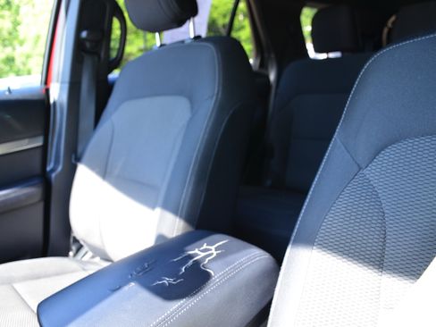 Used 2018 Ford Explorer XLT w/ Equipment Group 201A AWD/4WD image 60