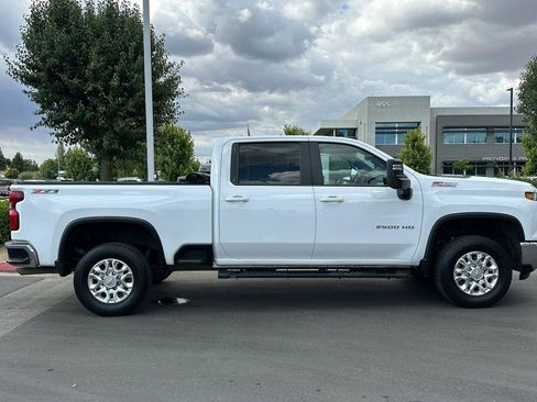 Used 2024 Chevrolet Silverado 2500 LT AWD/4WD image 3