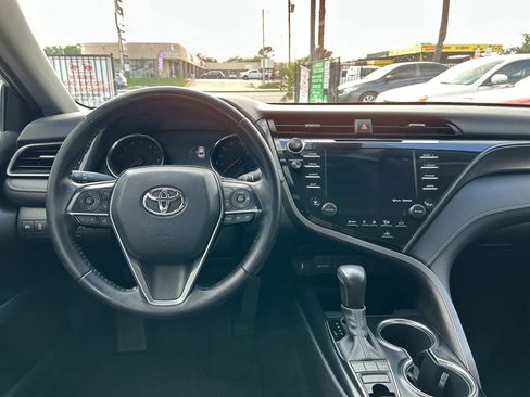 Used 2020 Toyota Camry XSE image 18
