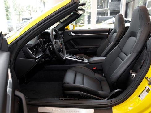 Used 2022 Porsche 911 Carrera RWD image 19