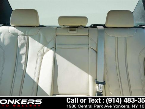 Used 2022 BMW 540i xDrive w/ Premium Package image 38