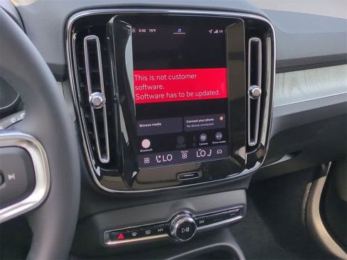 New 2026 Volvo XC40 B5 Core w/ Protection Package Premier image 27