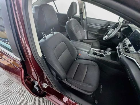 Used 2025 Nissan Altima 2.5 SV w/ SV Premium Package FWD image 25