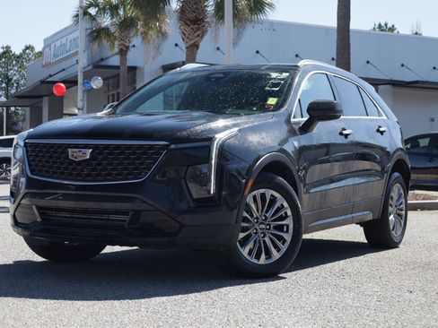 Used 2024 Cadillac XT4 Premium Luxury image 1