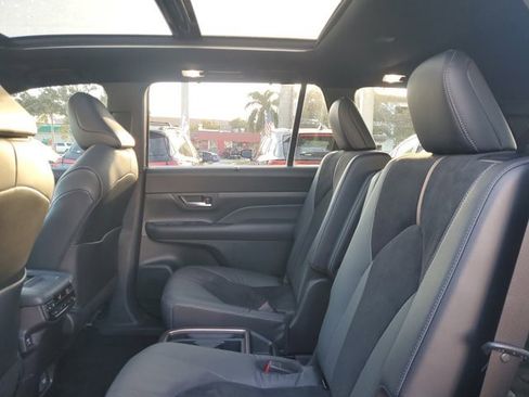 Used 2024 Toyota Grand Highlander AWD Hybrid image 11