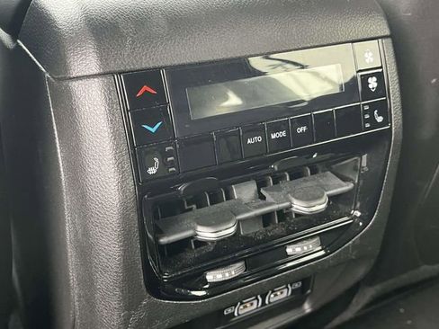 Used 2022 Jeep Grand Cherokee L Limited image 21