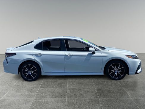 Used 2023 Toyota Camry SE w/ Audio Upgrade Package FWD image 6