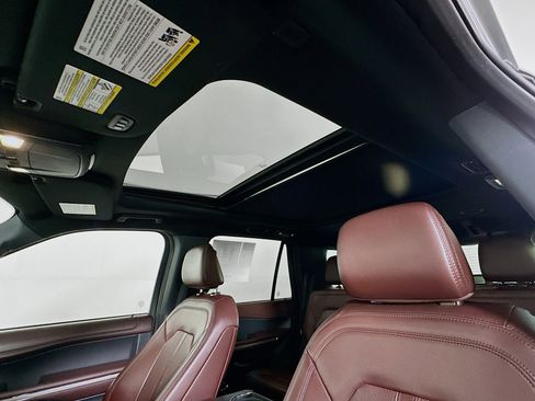 Used 2024 Ford Expedition Limited image 26