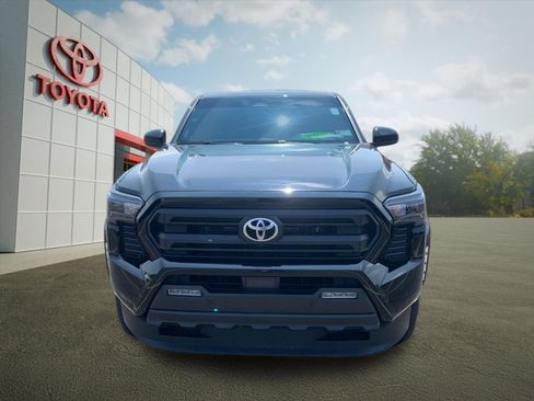 Used 2024 Toyota Tacoma SR5 AWD/4WD image 8