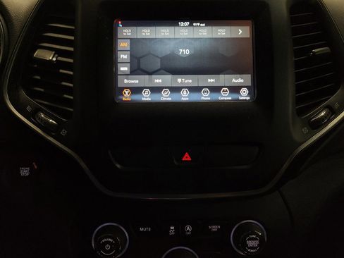 Used 2019 Jeep Cherokee Latitude Plus AWD/4WD image 25