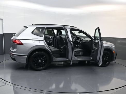 Used 2022 Volkswagen Tiguan SE R-Line AWD/4WD image 29