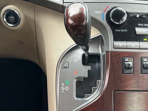 Used 2010 Toyota Venza AWD w/ Comfort Pkg image 35