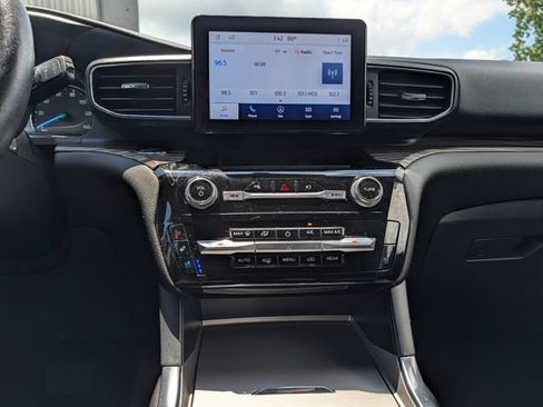 Used 2022 Ford Explorer Limited w/ Equipment Group 301A AWD/4WD image 18