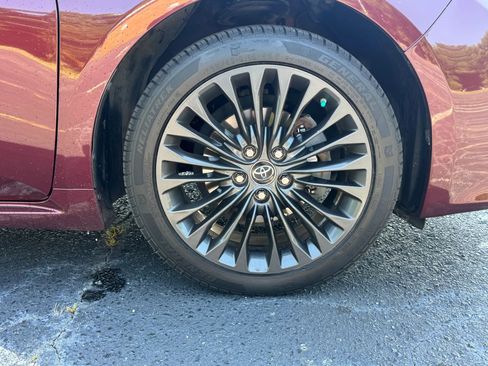 Used 2018 Toyota Avalon Touring FWD image 6