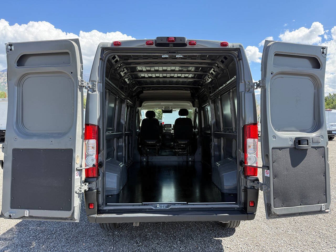 Used 2025 RAM ProMaster 2500 FWD image 19