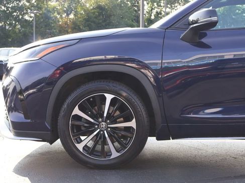 Certified 2021 Toyota Highlander XSE AWD/4WD image 2