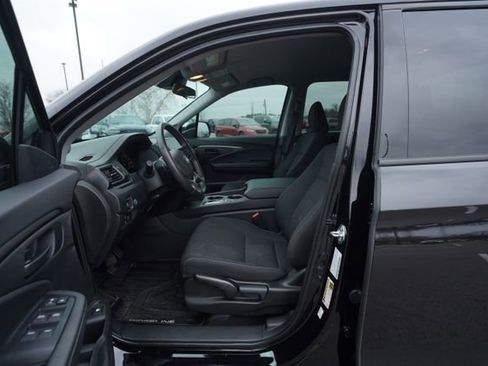 Used 2025 Honda Ridgeline Sport image 12