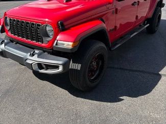 Used 2024 Jeep Gladiator Sport AWD/4WD video 1