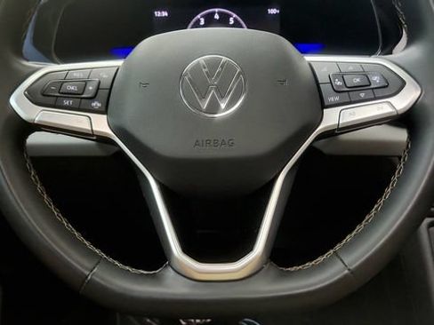 Used 2022 Volkswagen Taos SE FWD image 53