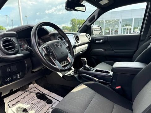 Used 2022 Toyota Tacoma TRD Sport AWD/4WD image 14