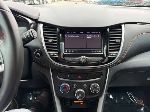 Used 2020 Chevrolet Trax LT w/ Redline Edition AWD/4WD image 17