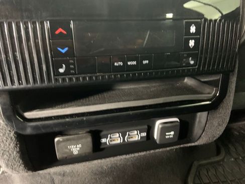 Used 2023 Jeep Wagoneer L Series III w/ Premium Group I AWD/4WD image 29