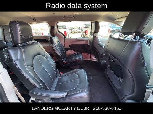 Used 2024 Chrysler Pacifica Touring-L image 13