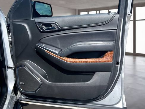 Used 2018 Chevrolet Tahoe Premier RWD image 18