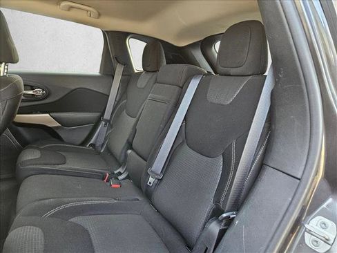 Used 2017 Jeep Cherokee Latitude image 16