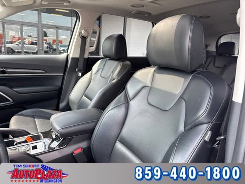 Used 2025 Kia Telluride S FWD image 35