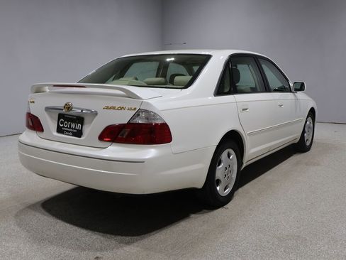 Used 2004 Toyota Avalon XLS image 2