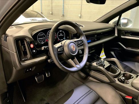 New 2026 Porsche Cayenne E-Hybrid AWD/4WD image 4
