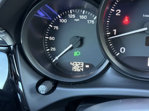 Certified 2025 Porsche Macan image 18