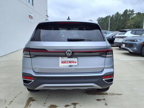 New 2026 Volkswagen Taos SE FWD image 5