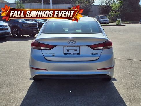 Used 2018 Hyundai Elantra SE FWD image 8