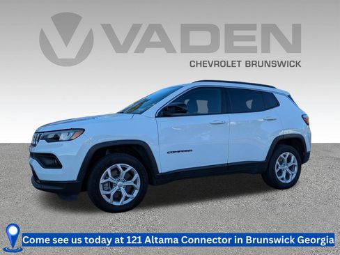 Used 2024 Jeep Compass Latitude image 1