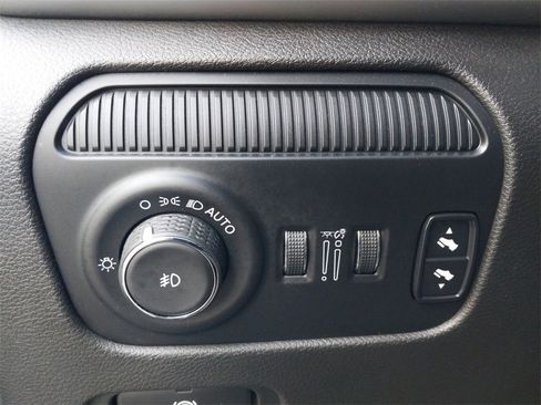 Used 2022 Jeep Wagoneer Series III w/ Premium Group I image 24