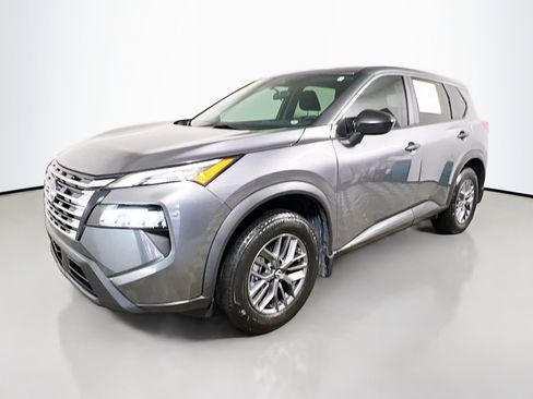 Used 2024 Nissan Rogue S image 10