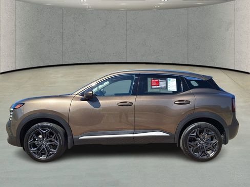 Used 2025 Nissan Kicks SR image 8