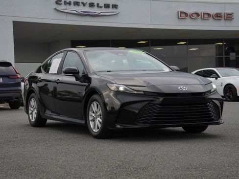 Used 2025 Toyota Camry LE image 2
