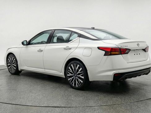 Used 2025 Nissan Altima 2.5 SV image 6