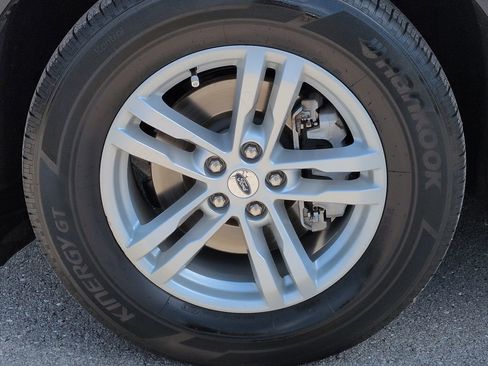 Used 2023 Ford Explorer XLT RWD image 11