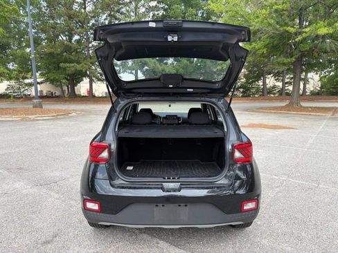 Used 2023 Hyundai Venue SEL FWD image 24
