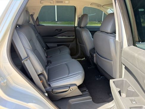 Used 2023 Nissan Pathfinder SV AWD/4WD image 29
