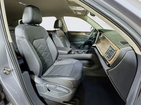 Used 2025 Volkswagen Atlas SE image 26