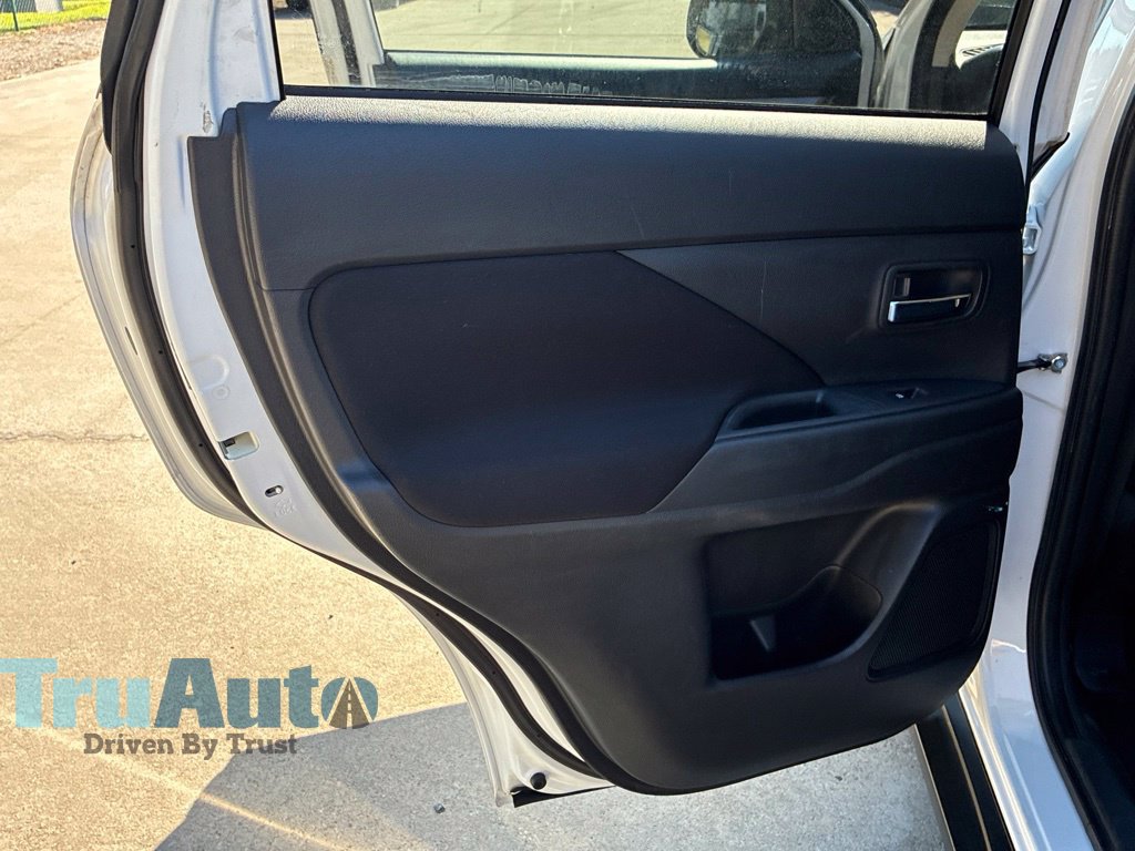 Used 2018 Mitsubishi Outlander AWD image 37