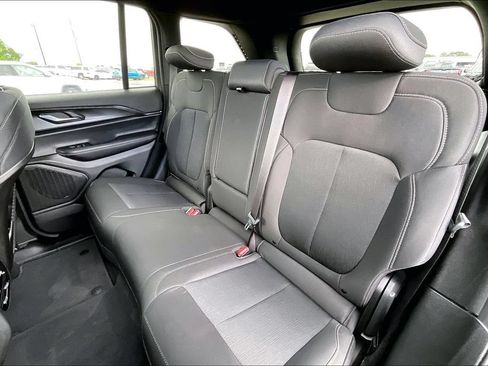 Used 2025 Jeep Grand Cherokee Laredo X w/ Luxury Tech Group I RWD image 19