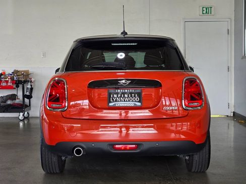 Used 2021 MINI Cooper 4-Door Hardtop w/ Storage Package FWD image 5